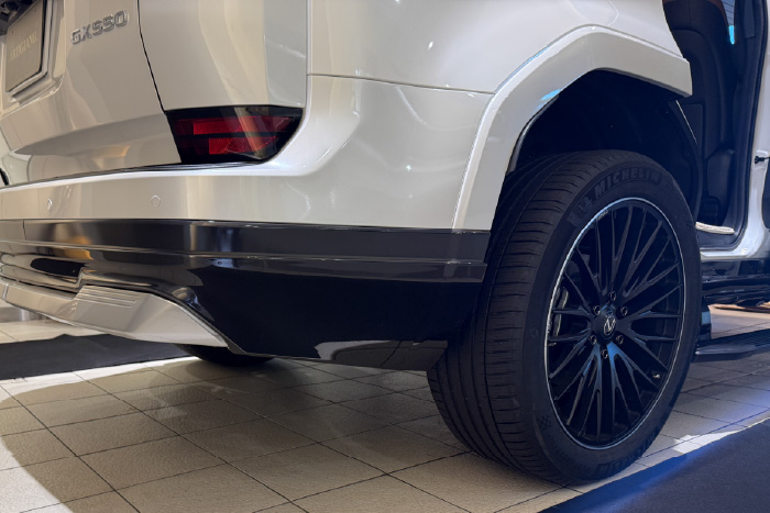 レクサス lexus GX GX550 gx550 550 レクサスGX レクサスGX550 5人 7人 バージョンL version L オーバートレイル オーバートレイル+ OVERTRAIL モデリスタ カスタム V6 3.5Lツインターボエンジン スクエア フェンダー エアロ リアスポイラー 22インチタイヤホイール 265/50R22 リム幅 7.5J TWS製 エクスパー EX-FL 鍛造 22インチホイール ミシュランパイロットスポーツ SP4 エアバルブ センターキャップ ムーンデザート テレーンカーキマイカメタリック ターボエンジン AWD シャトー オフロード オンロード アウトドア フロアマット 足元マット ラゲッジ ラゲージ トランク カーゴ 専用 設計 アルティジャーノ 社外品 カバー 保護 マット マーキュリーグレーマイカ ソニッククォーツ ソニックチタニウム チタニウムカーバイドグレー グラファイトブラックガラスフレーク テレーンカーキマイカメタリック ディープブルーマイカ サドルタン オート電動格納式 ステップ アルティジャーノ 高級 おしゃれ かっこいい セミアニリン