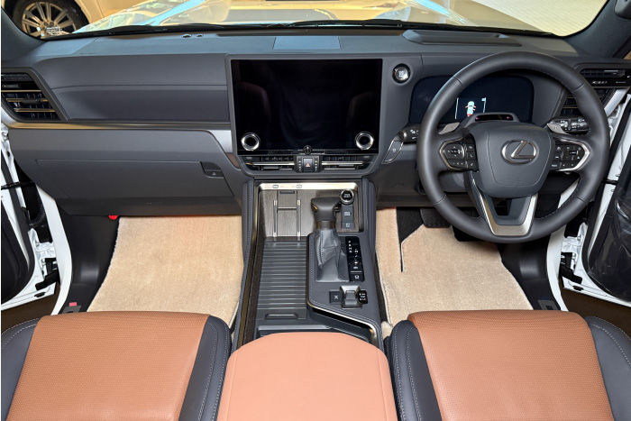 レクサス lexus GX GX550 gx550 550 レクサスGX レクサスGX550 5人 7人 バージョンL version L オーバートレイル オーバートレイル+ OVERTRAIL モデリスタ カスタム V6 3.5Lツインターボエンジン スクエア フェンダー エアロ リアスポイラー 22インチタイヤホイール 265/50R22 リム幅 7.5J TWS製 エクスパー EX-FL 鍛造 22インチホイール ミシュランパイロットスポーツ SP4 エアバルブ センターキャップ ムーンデザート テレーンカーキマイカメタリック ターボエンジン AWD シャトー オフロード オンロード アウトドア フロアマット 足元マット ラゲッジ ラゲージ トランク カーゴ 専用 設計 アルティジャーノ 社外品 カバー 保護 マット マーキュリーグレーマイカ ソニッククォーツ ソニックチタニウム チタニウムカーバイドグレー グラファイトブラックガラスフレーク テレーンカーキマイカメタリック ディープブルーマイカ サドルタン オート電動格納式 ステップ アルティジャーノ 高級 おしゃれ かっこいい セミアニリン