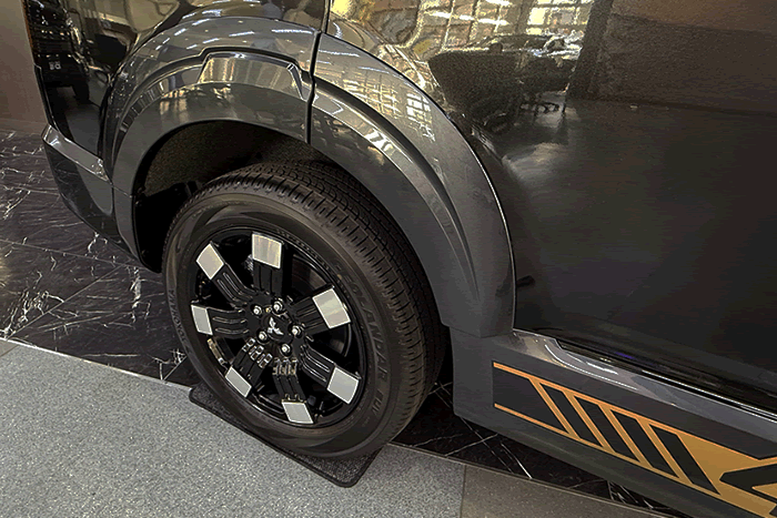 三菱 デリカ delida 新型 超新型 D5 デリカD5 改良 フルモデルチェンジ p g power package ミニバン ジャパンモビリティショー 社外品 フロアマット ラゲッジマット トランクマット 汚れ防止 カスタム パーツ ドレスアップ 便利グッズ サンドベージュパール ブラックエンブレムパッケージ フロント ガーニッシュ サンドメタリック グリル クリアランスランプ フォグランプ マットフラップ フラットキャリア リヤアンダーカバー ムーンストーングレーメタリック ブラックタイヤモンド グラファイトグレー ホワイトダイヤモンド ブラックマイカ スターリングシルバー フェンダー グリル バンパー