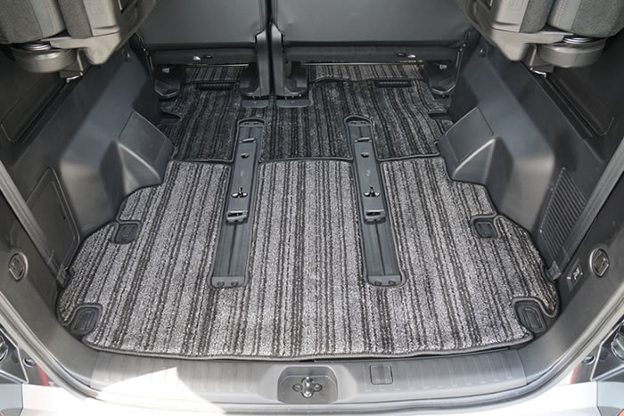 新型デリカD5にも対応しているラゲッジマット キズ防止 汚れ防止のっ便利なカー用品