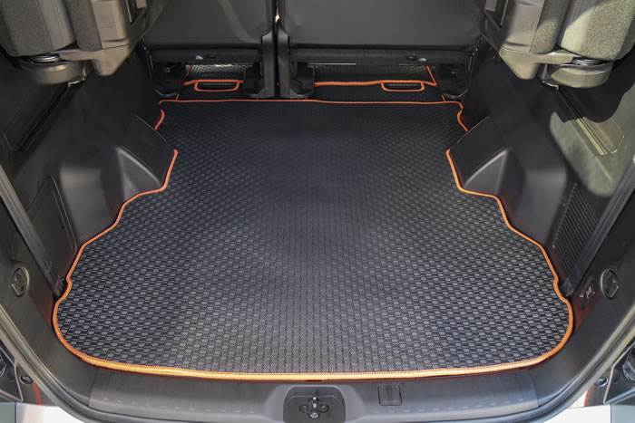 新型デリカ デリカD5 シャモニー キャンプにも人気 ロングラゲッジマット 車中泊にも