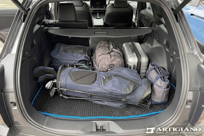 bZ4Xツーリングの荷室にラバー製のラゲッジマットを装着し荷物を積み込んでみた