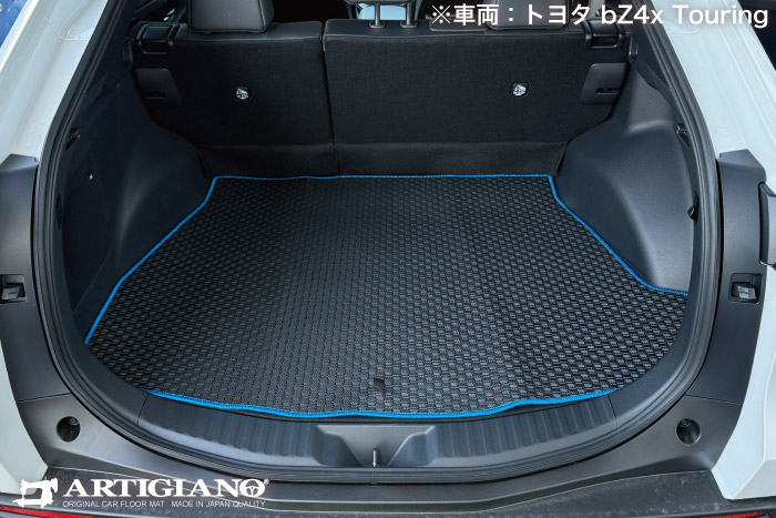 新型トレイルシーカー専用ラゲッジマットは荷室をカバーするマットです
