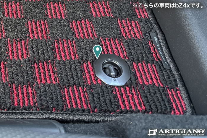 スバルのトレイルシーカーに対応する運転席マットは純正留め具に対応